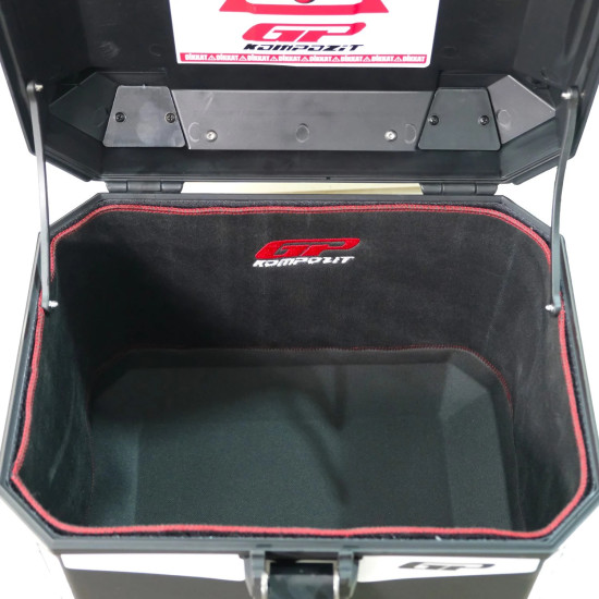GP Kompozit Universal 33 lt Plastik Motosiklet Çantası Siyah GP Kompozit Universal 33 lt Plastik Motosiklet Çantası Siyah